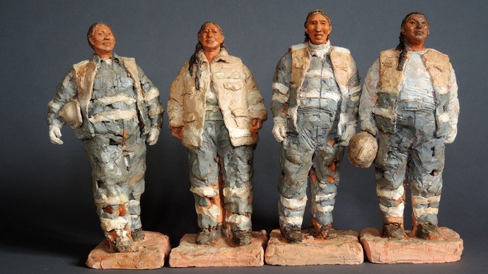 Skulpturen von 4 Bauarbeiterinnen Skulpturen von 4 Bauarbeiterinnen