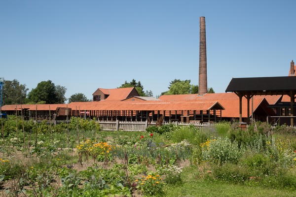 Der Arbeitergarten, der vom Museum bewirtschaftet wird, liegt direkt vor dem Kotten.