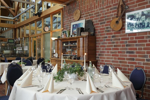 Ein festlich gedeckter Tisch im Restaurant Tischlerstoben.