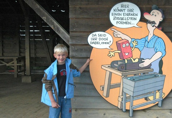 Bildtafel mit den Comicfiguren Ziegelmeister Lehmann und Ziegel Toni.
